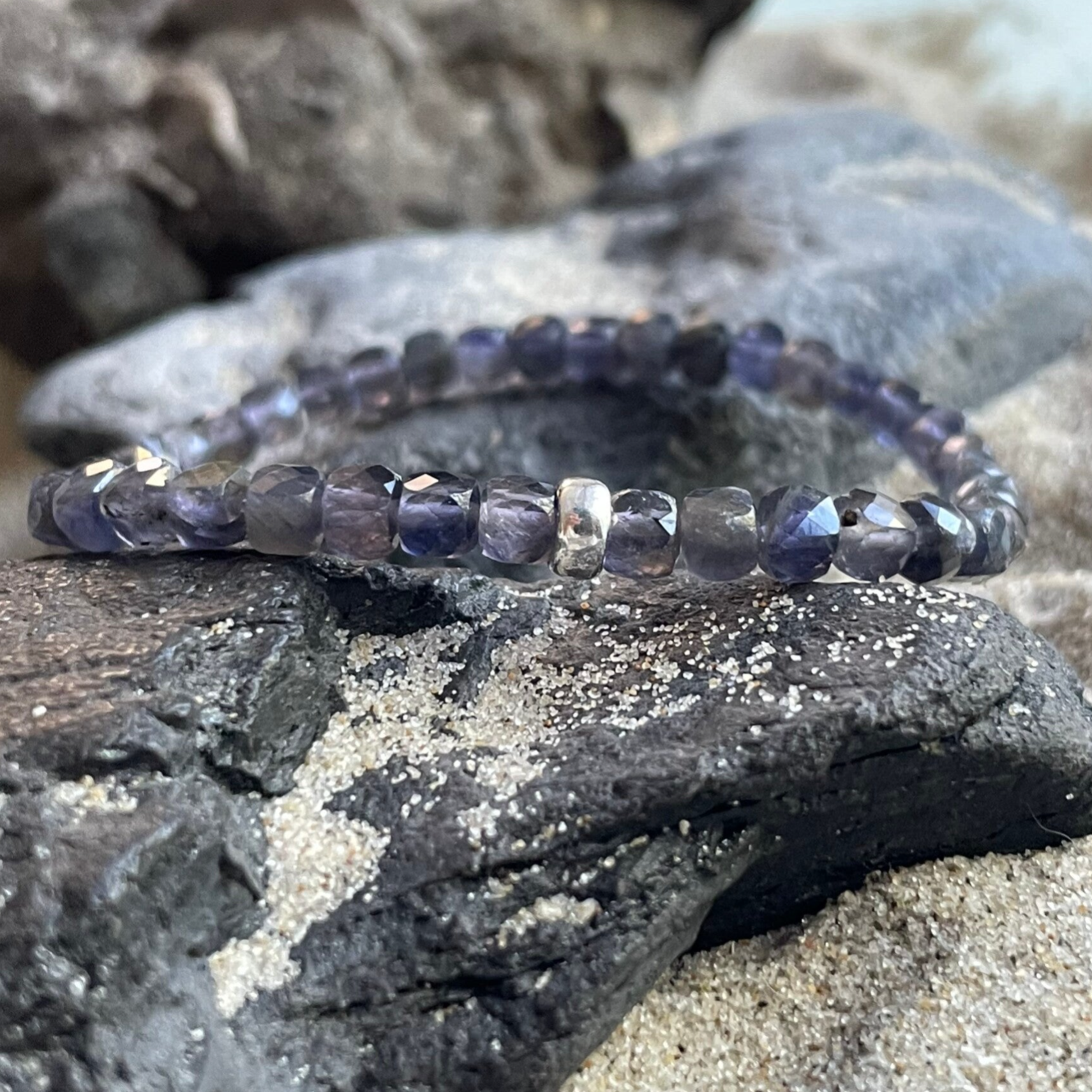 IOLITH Edelstein Armband & MITBRINGSEL | 2-tlg. Schmuck-Set | handgefertigter Schmuck | 925 Sterling Silber | 4 mm quadratisch | TRAUMSTILLE