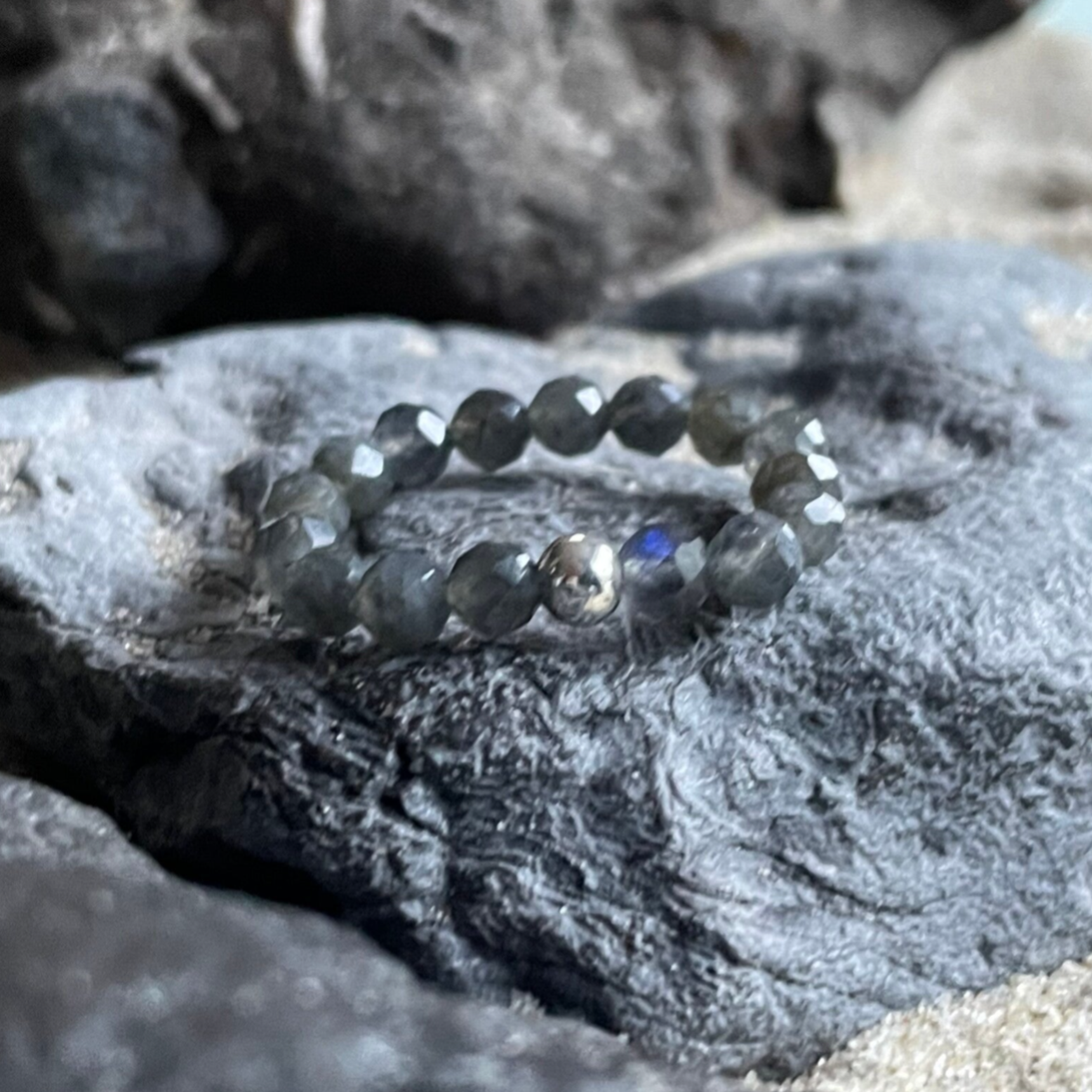 LABRADORIT Edelstein Ring | handgefertigter Schmuck | 925 Sterling Silber | 4 mm rund | TIEFENLICHT