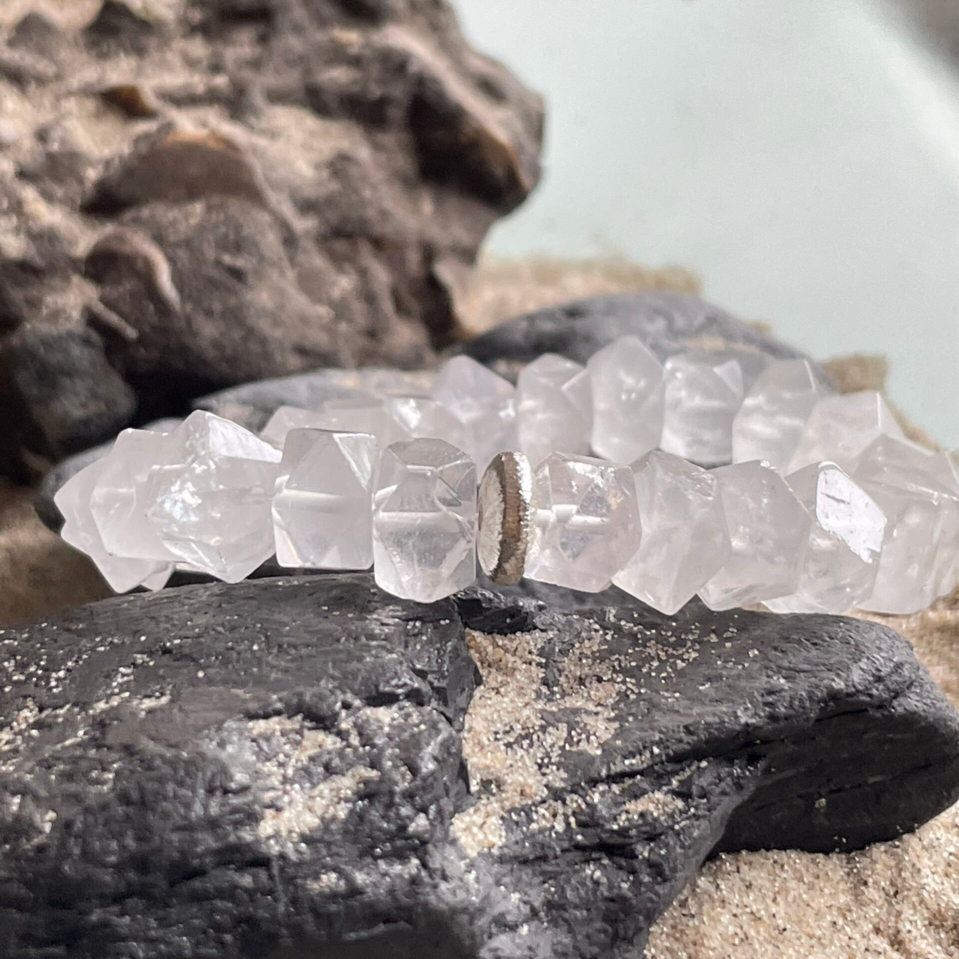 BERGKRISTALL Edelstein Armband | 10 - 14 mm | strukturiertes 925 Sterling Silber | NEBLIGE LICHTQUELLE