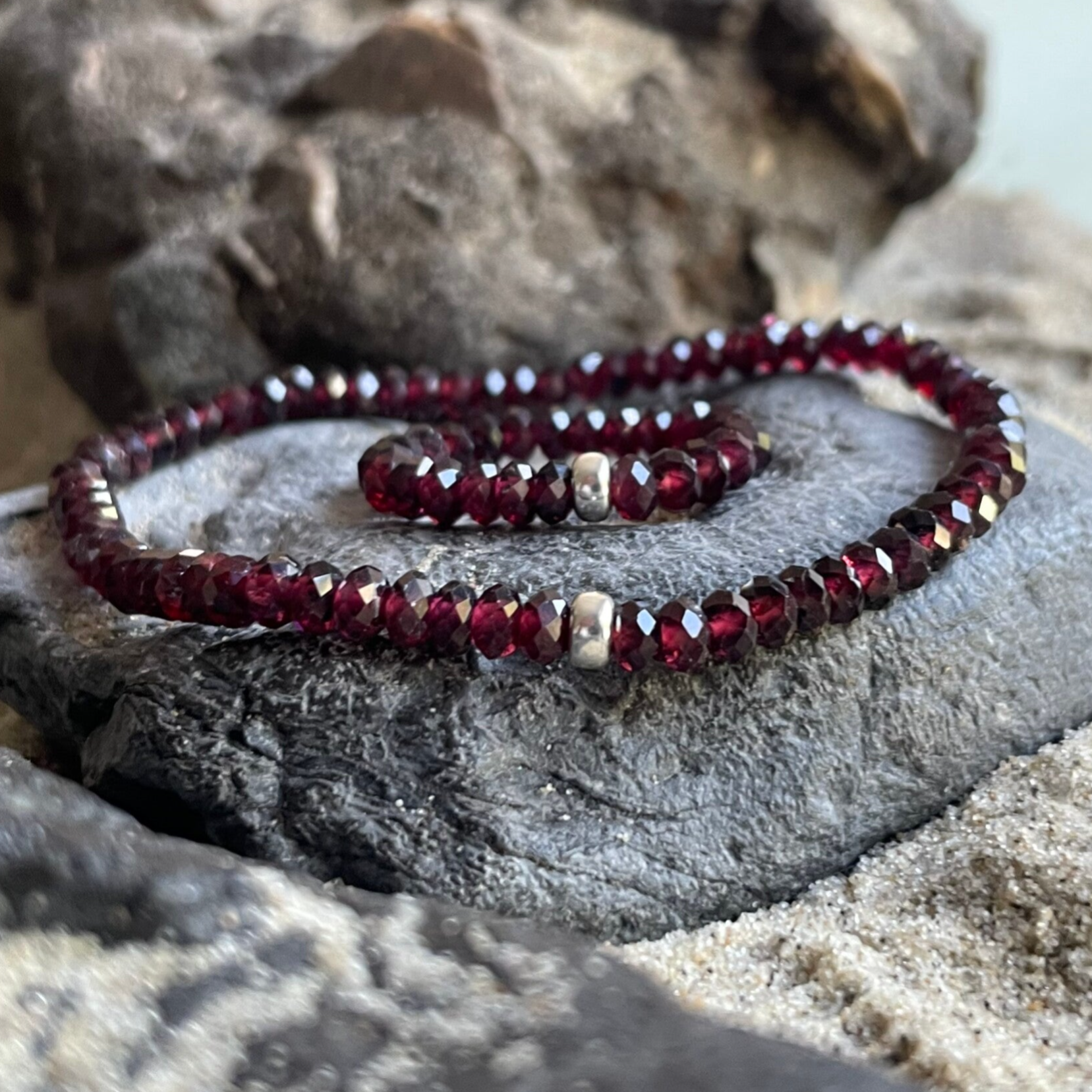 GRANAT Edelstein Armband | minimalistischer Schmuck | 925 Sterling Silber | 4 mm Rondelle | BEERENWALD
