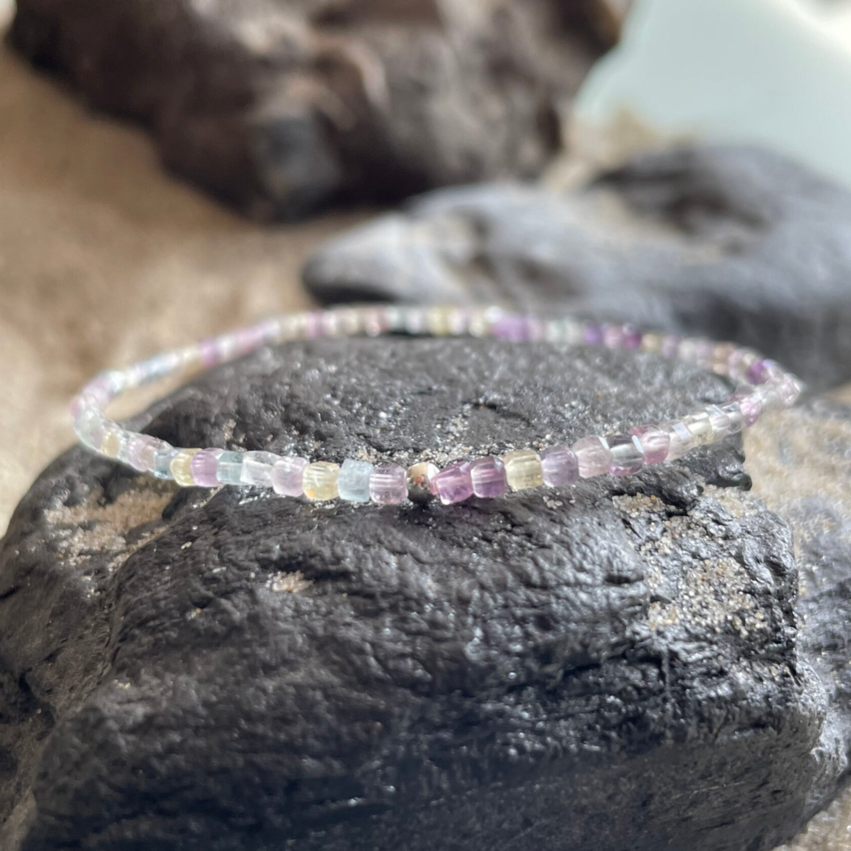 FLUORIT Edelstein Fußkettchen | minimalistischer Edelsteinschmuck | 925 Sterling Silber Verschluß | 2 mm quadratisch | LIBELLENFLÜGEL