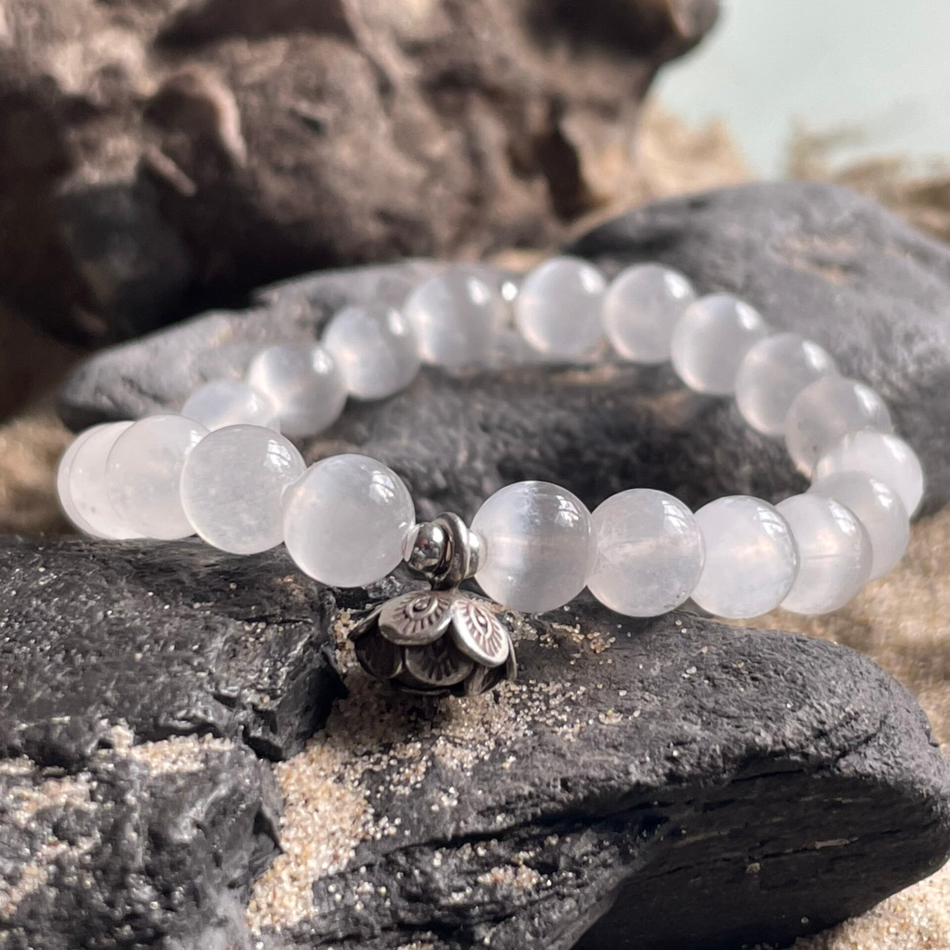 SELENIT Edelstein Armband | 95-99 % Feinsilber Blüte Karen Hill Tribe | 8 mm | MONDSCHEINSPAZIERGANG