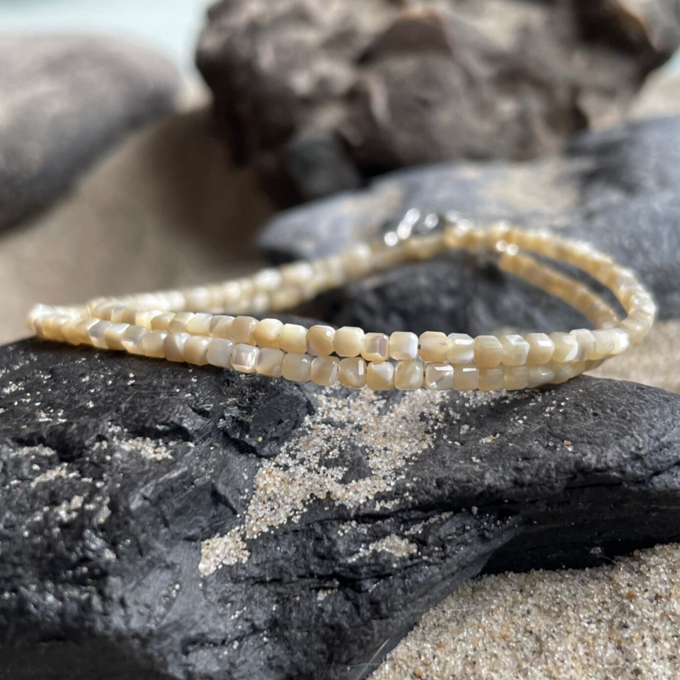 TROCHUSMUSCHEL Choker | filigrane Muschel Halskette aus Perlmutt | 925 Sterling Silber | 2,5 mm | quadratisch | KITE-51-KASCHMIRBEIGE