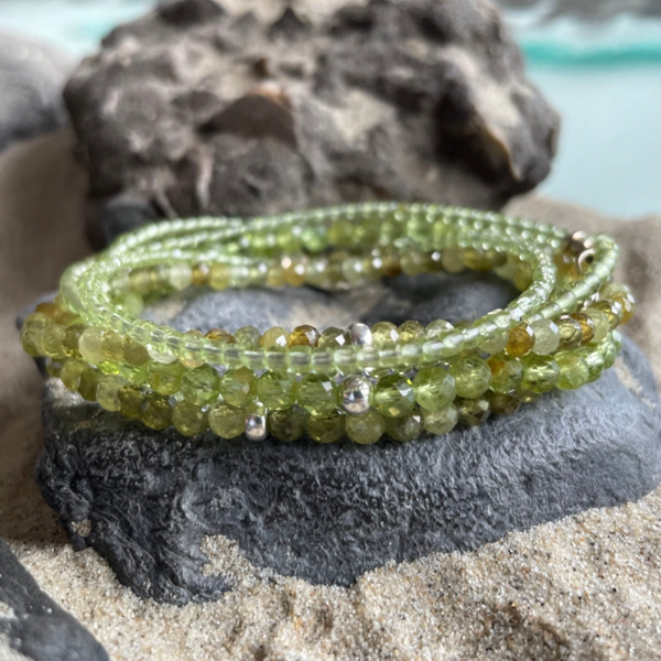 PERIDOT Edelstein Armband | handgefertigter Edelsteinschmuck | 925 Sterling Silber | 4 mm rund | WIESENGLÜCK