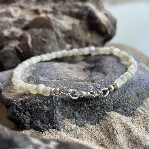 TROCHUSMUSCHEL Fußkettchen | filigranes Schmuckstück aus Perlmutt | 925 Sterling Silber | 3,5 mm | quadratisch | KITE-15