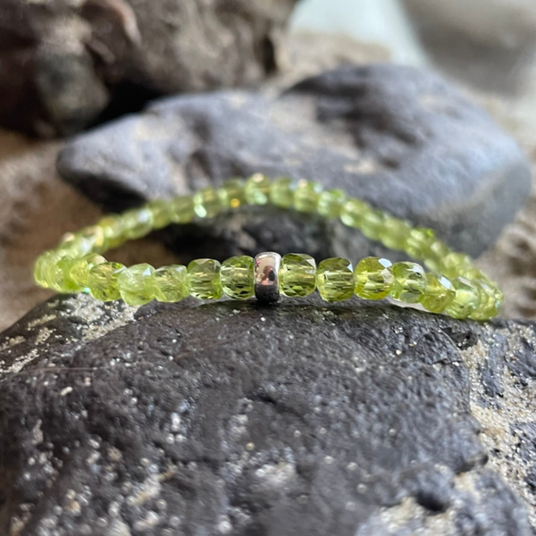 PERIDOT Edelstein Armband | minimalistischer Schmuck | 925 Sterling Silber | 4 mm quadratisch | LIMONENGRAS