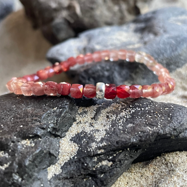 ANDESIN Edelstein Armband | handgefertigter Schmuck aus Edelstein | 925 Sterling Silber | 4 mm quadratisch | ERDENROT