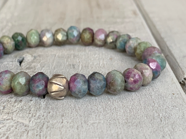 RUBIN IN ZOISIT Edelstein Armband | Karen Hill Tribe Feinsilber Lotus | 8 mm | WUNDERTÜTE