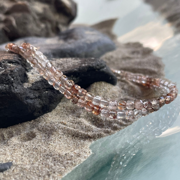 RUTILQUARZ Edelstein Halskette | kurze Edelsteinkette | handgefertigter Schmuck | 925 Sterling Silber MAGNETVERSCHLUSS oder KARABINER | handgefertigter echter Schmuck im Farbverlauf | 3 mm quadratisch | KUPFERFADEN
