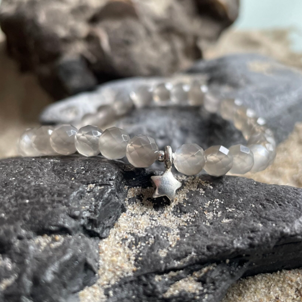 MONDSTEIN Edelstein Armband | handgefertiger Schmuck | 95 - 99 % Feinsilber Karen Hill Anhänger STERN | 6 mm | MONDSCHIMMER