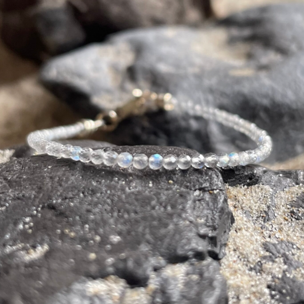 LABRADORIT Edelstein Fußkettchen | 925 Sterling Silber Verschluss | 2 mm Perlen | AUGENSTERN