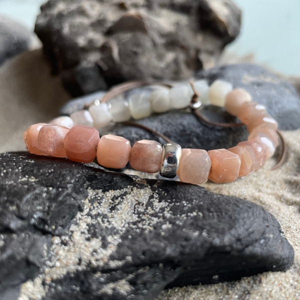 SONNEN- & MONDSTEIN Edelstein Armband & veganes Seidenbändchen | 2-tlg. Schmuck-Set | 925 Sterling Silber | minimalistischer Schmuck | ca. 6,5 - 7 mm quadratisch | LICHTWANDEL