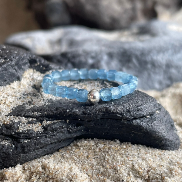 AQUAMARIN Edelstein Ring | handgefertigter Schmuck | 925 Sterling Silber | ca. 2 mm | quadratisch | MEERESZAUBER