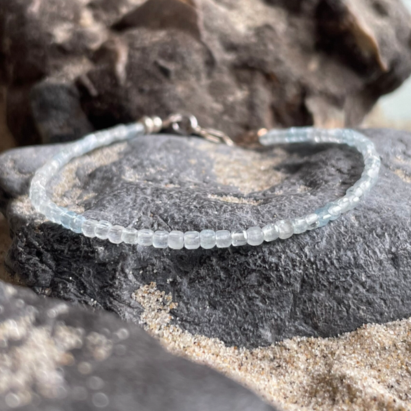 AQUAMARIN Edelstein Fußkettchen | 925 Sterling Silber | 2 mm quadratische Würfelperlen | HIMMELSCHÖN