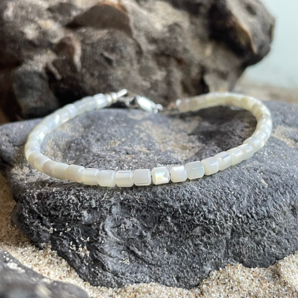 TROCHUSMUSCHEL Fußkettchen | filigranes Schmuckstück aus Perlmutt | 3,5 mm Säulenform | 925 Sterling Silber | KITE-3