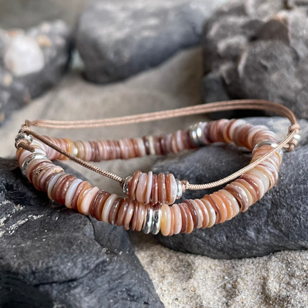 MUSCHEL Armband & MITBRINGSEL | 2-tlg. Schmuck-Set | Heishi Naturmuscheln 5 - 6 mm | 925 Sterling Silber | KITE-10-BRAUN