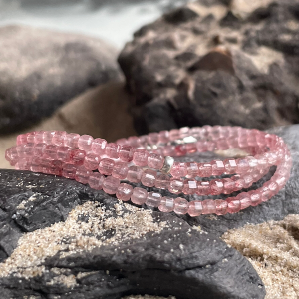 ERDBEERQUARZ Edelstein Choker | minimalistische kurze Halskette aus echten Edelsteinen | eleganter Tafelschliff & feiner Farbverlauf | zeitloser handgemachter Schmuck | ca. 3 - 3,5 mm | quadratisch | ERDBEERGLÜCK