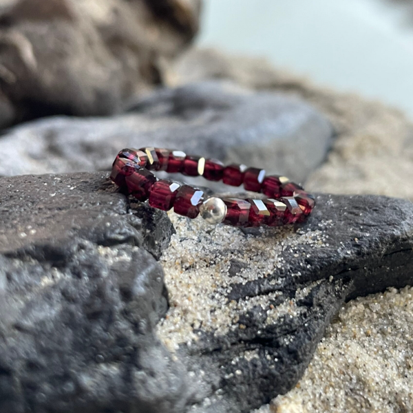 GRANAT Edelstein Ring | eleganter Tafelschliff | handgefertigter Schmuck | 925 Sterling Silber | ca. 2 mm | quadratisch | WALDBEERE