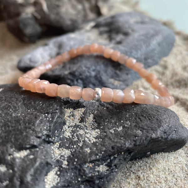 PFIRSICHMONDSTEIN Edelstein Armband | minimalistischer Schmuck | 925 Sterling Silber | 4 mm quadratisch | PFIRSICHGLANZ