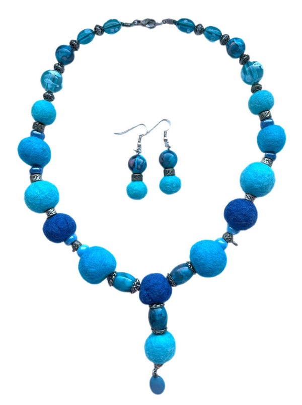 Blauwe ketting