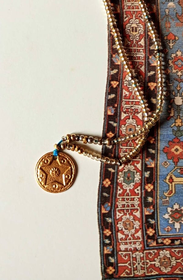 Médaille DANDY BUTTON et perles rocaille