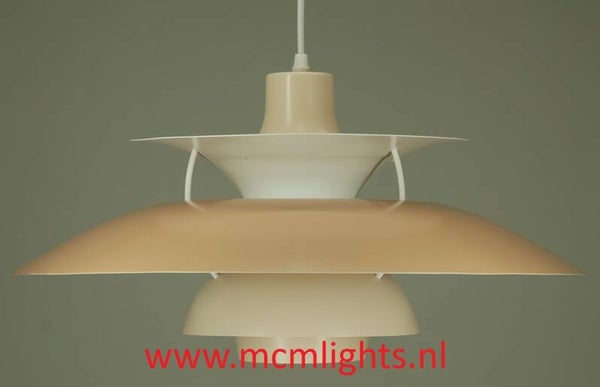 Louis Poulsen PH5 in 2 shades of beige, Ø 50 cm.