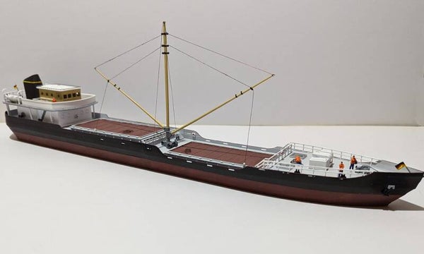 Großes Küstenfrachtschiff mit Kran Spur N