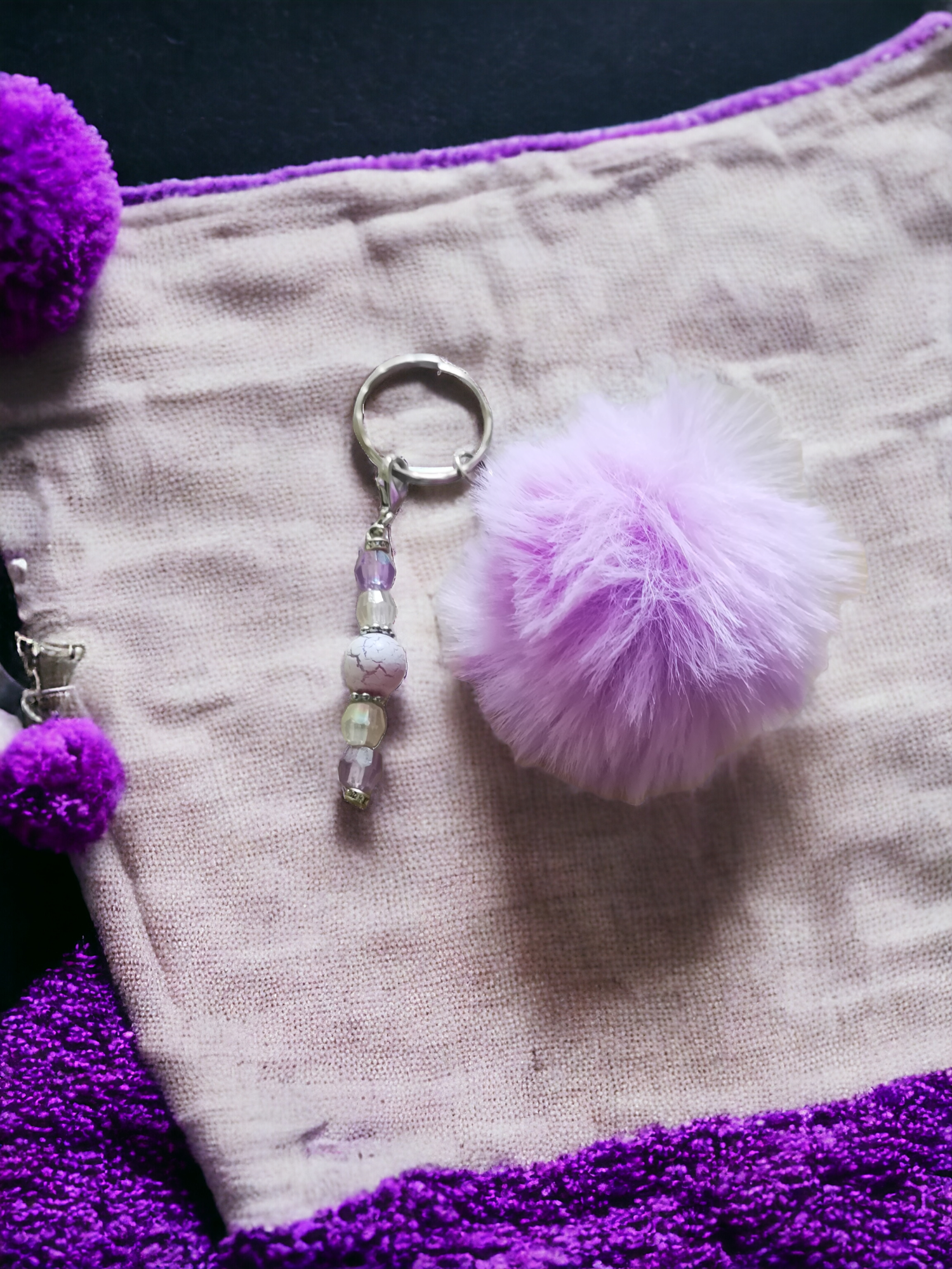 Nr.4 Schlüsselanhänger mit Plüschball