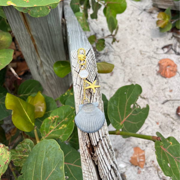 Light grey seashell bag charm