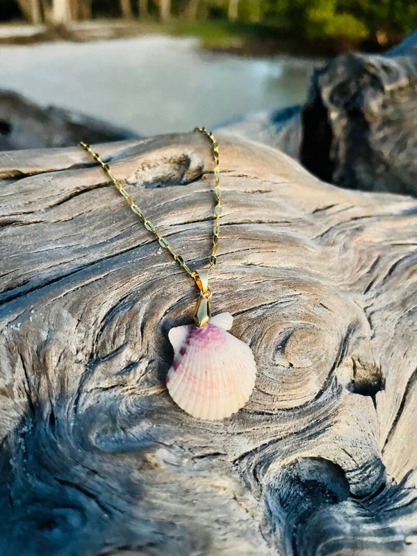 White & purple scallop seashell necklace