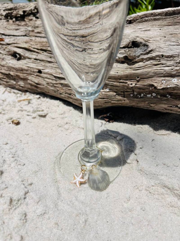 Light grey seashell wine glass charm