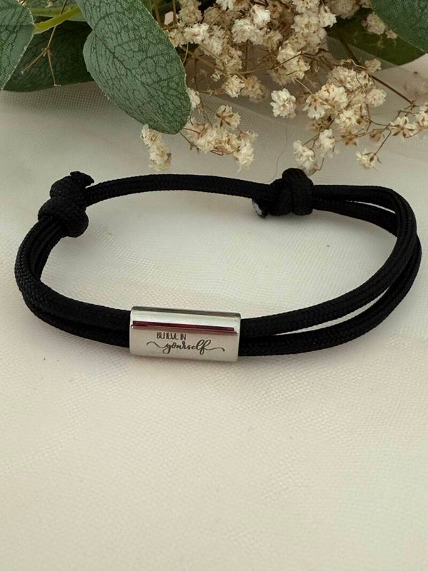 🎁 Paracord Armbänder mit personalisierbaren Charms