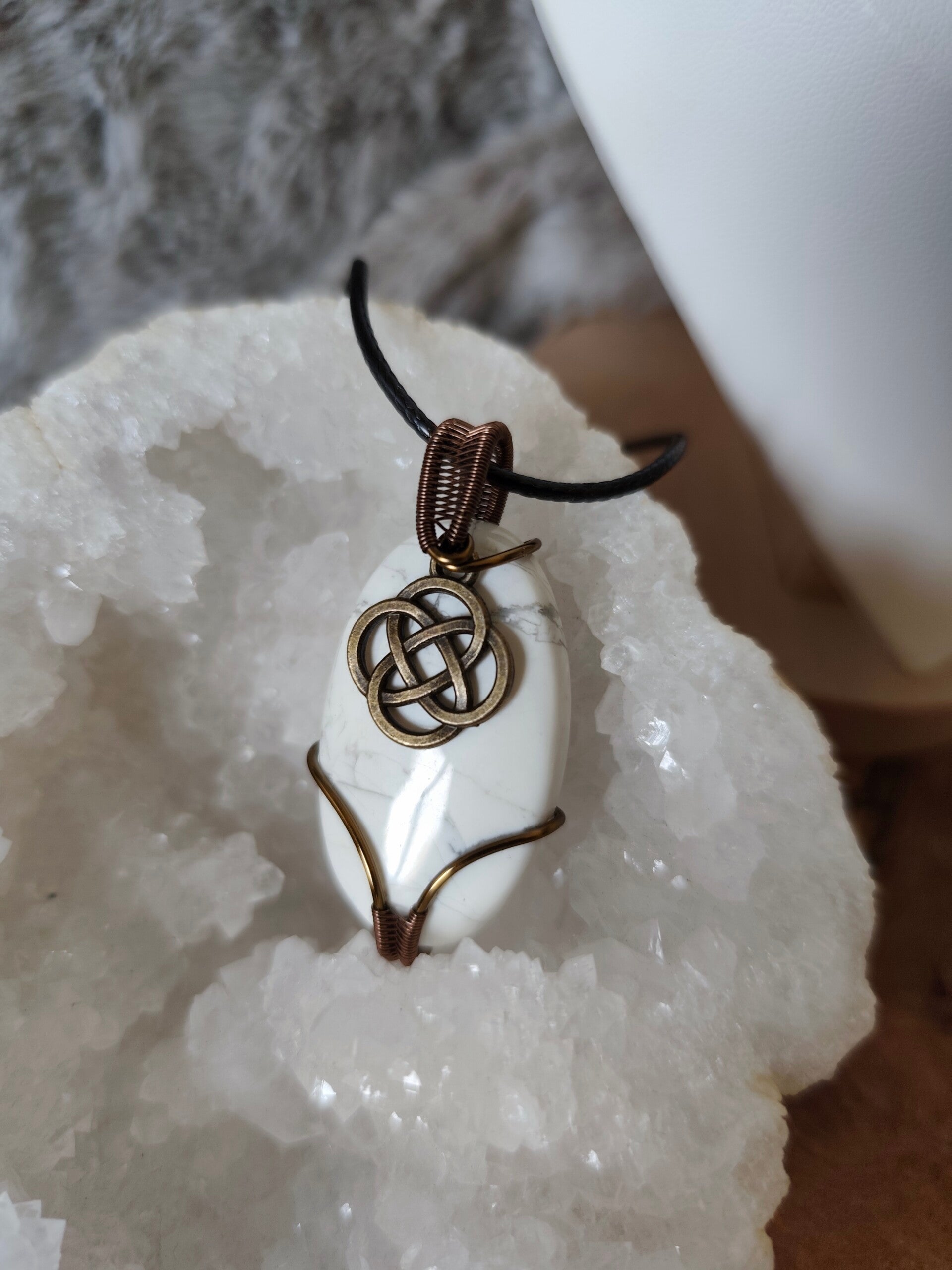 Eirwen | Howlite