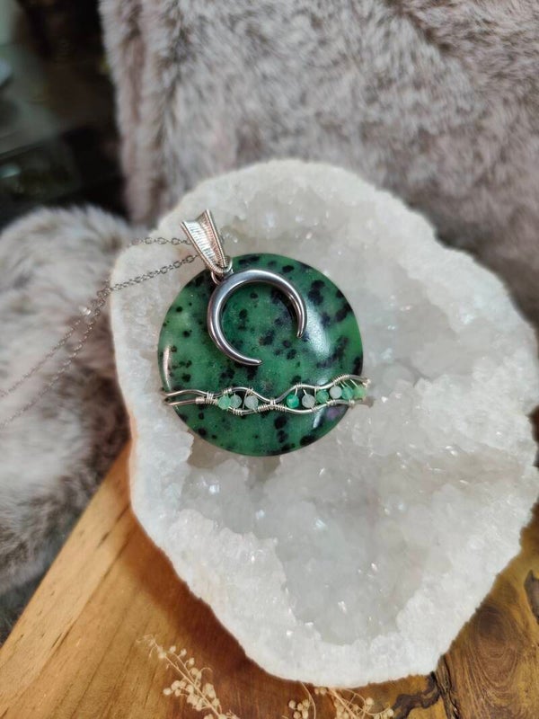 Lotus | Rubis Zoïsite et perles facettées de Chrysoprase