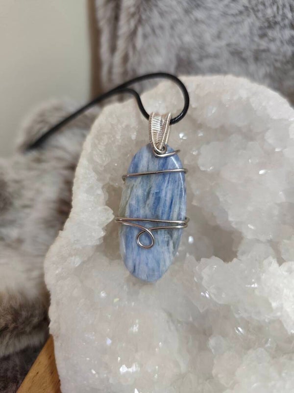 Polar | Cyanite