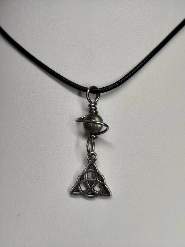 Mini Triquetra | Labradorite