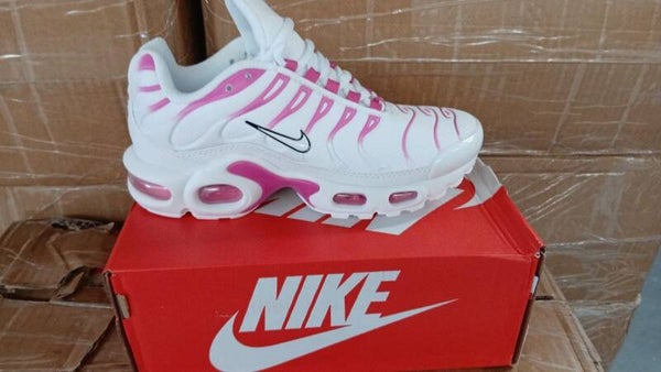 NIKE AIR MAX PLUS