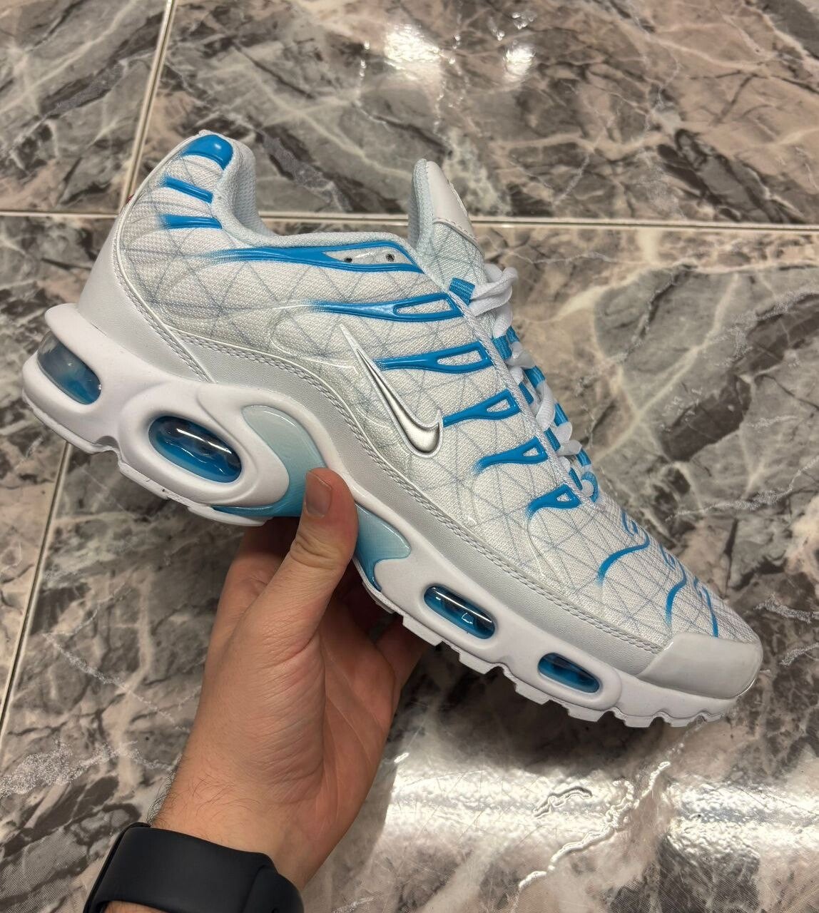 NIKE AIR MAX PLUS