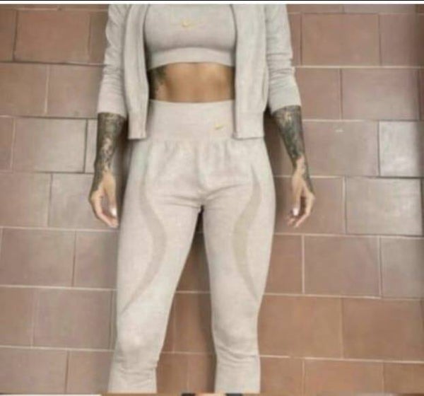 NIKE