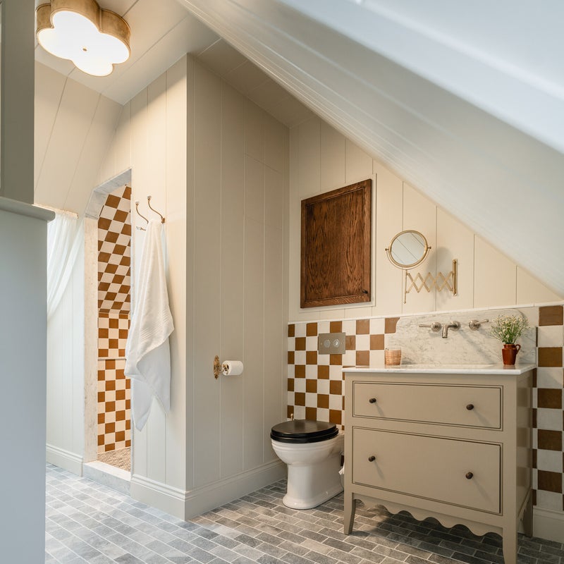 master-suite-bathroom-2-standard-rr6v2x.jpg