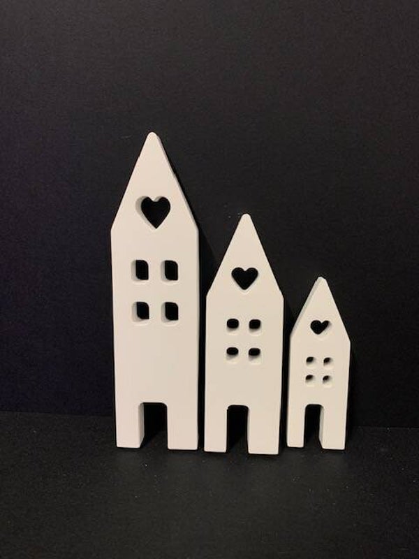 Häuschen mit Herzfenster