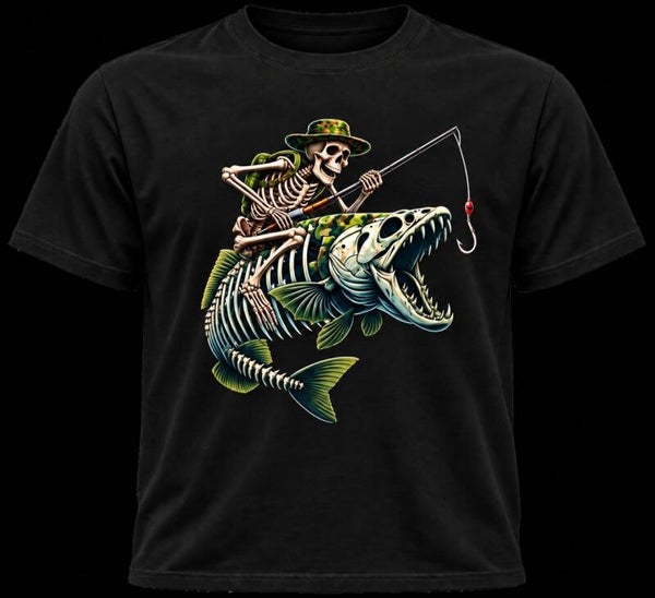 Maglietta Halloween Pescatore Scheletro – T-Shirt Nera con Pesce Mostruoso e Stampa Horror