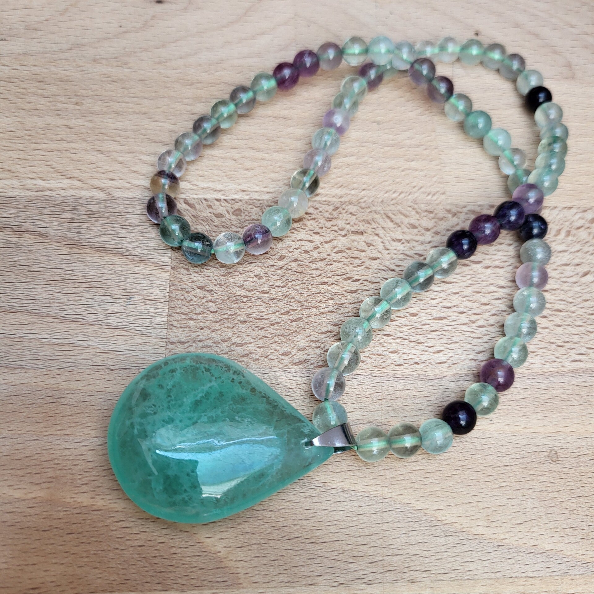 Les Élastiques - "Éclat boréal" - Collier Fluorine multicolore