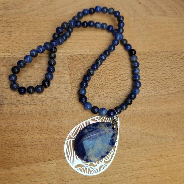 Les Élastiques - "Écume de nuit" - Collier Sodalite bleue