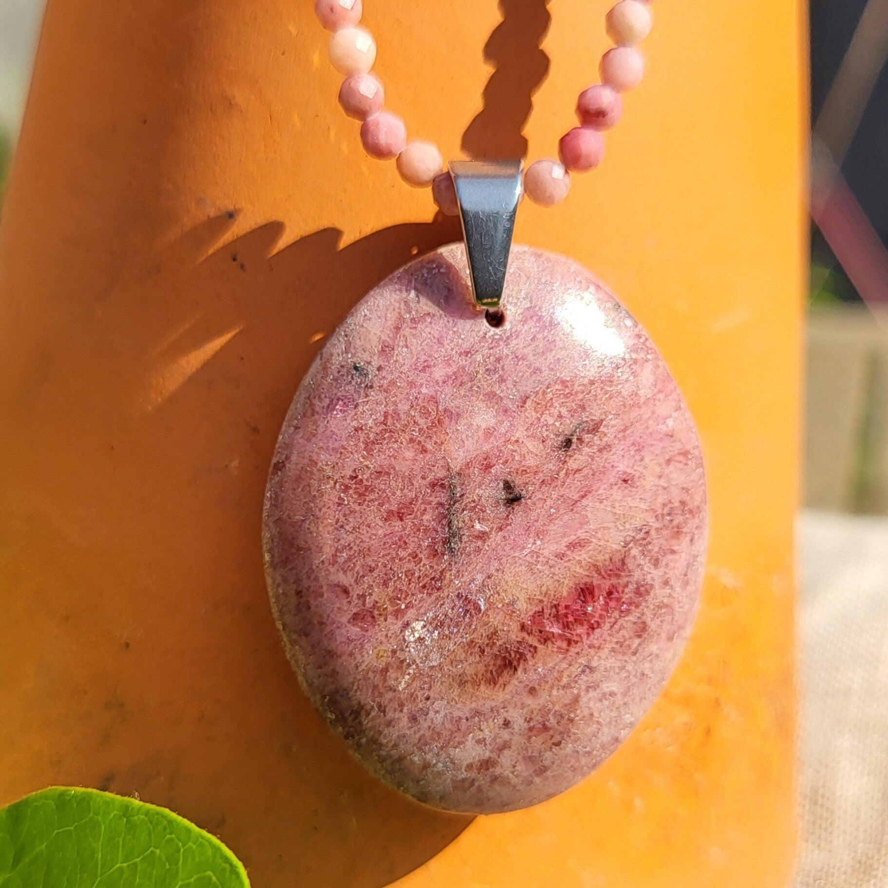 Les Audacieux - "Pétales d’émotion" - Collier Rhodonite rose