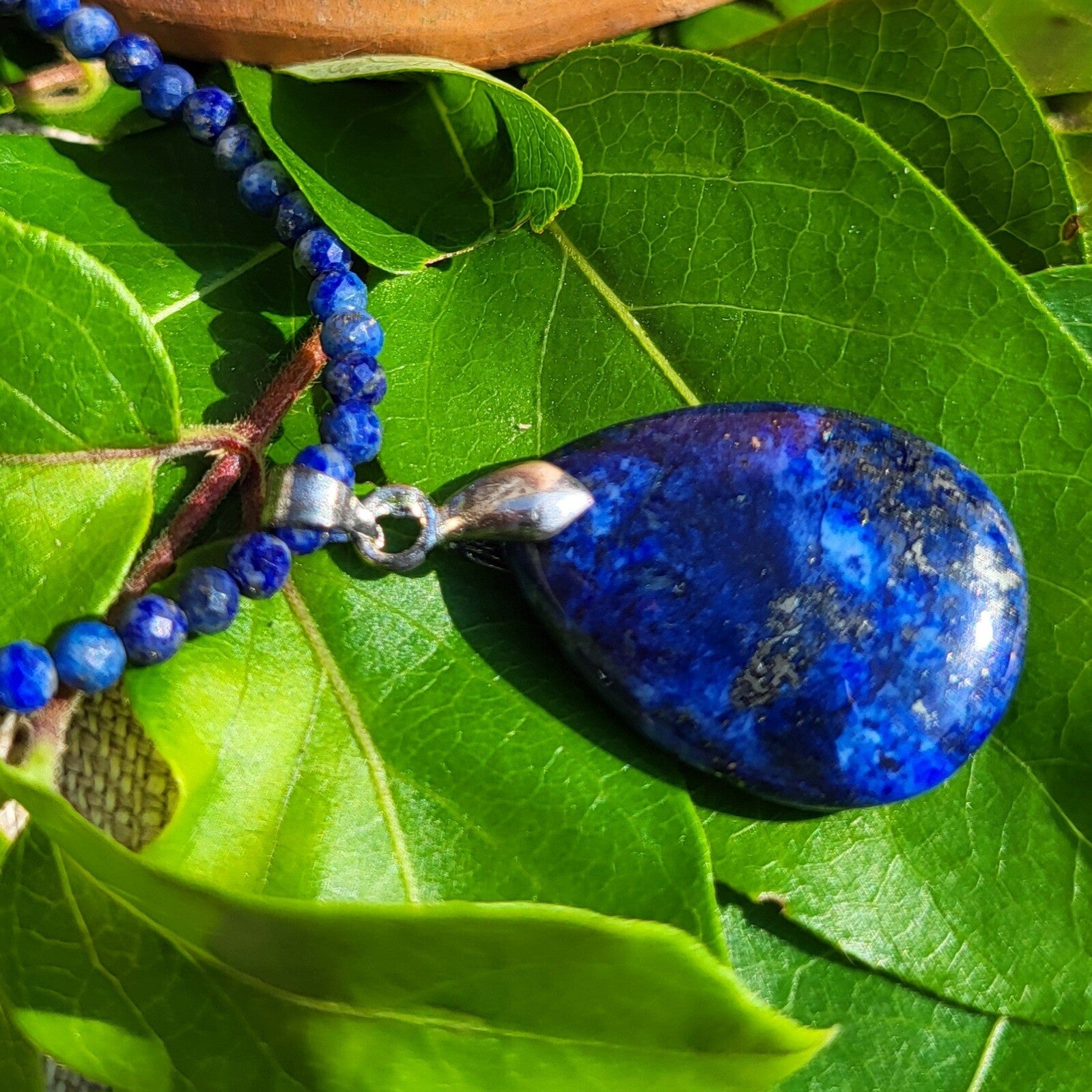 Les Discrets - "Nuit marine" - Collier en Lapis-lazuli