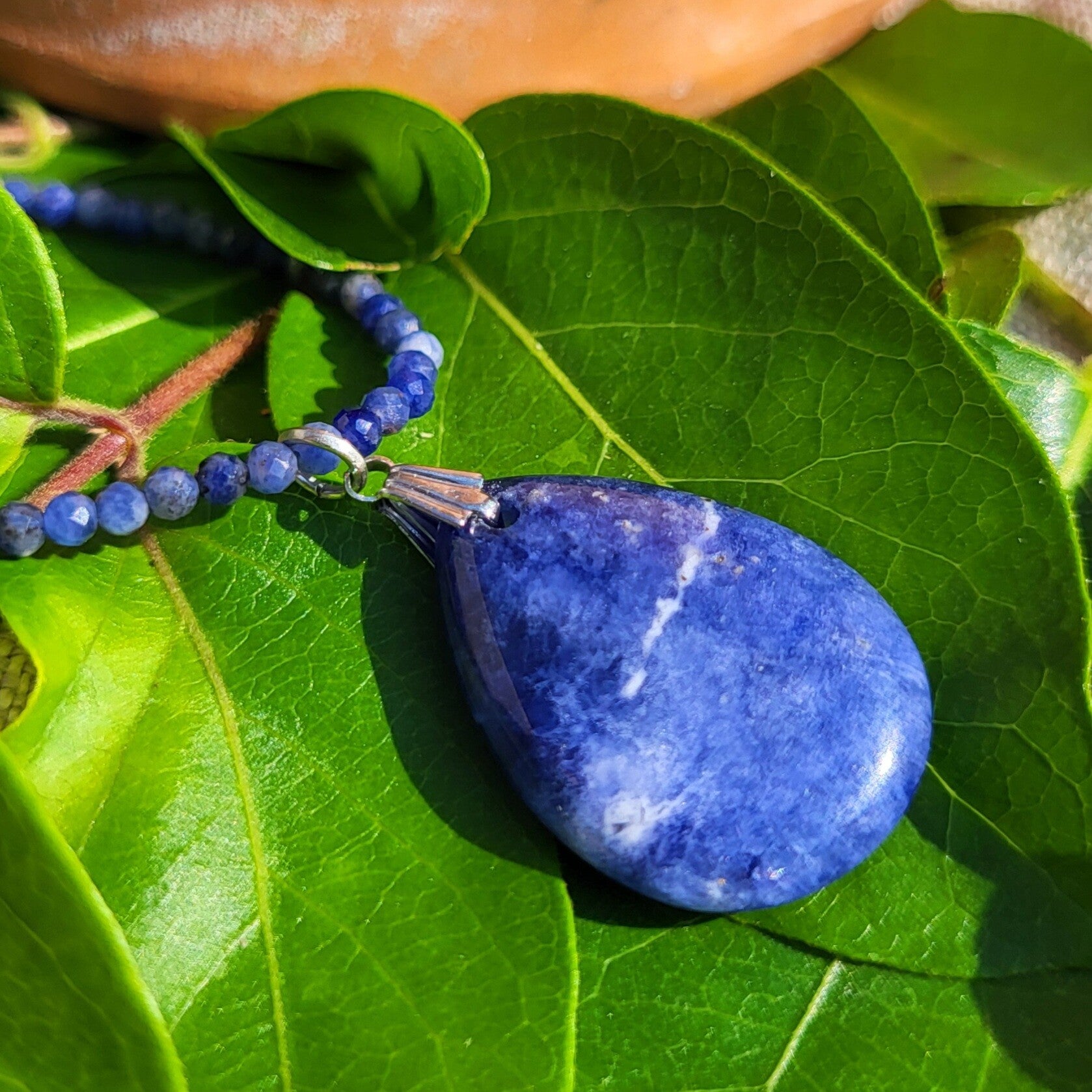 Les Discrets - "Nuit bleue" - Collier  Sodalite bleue