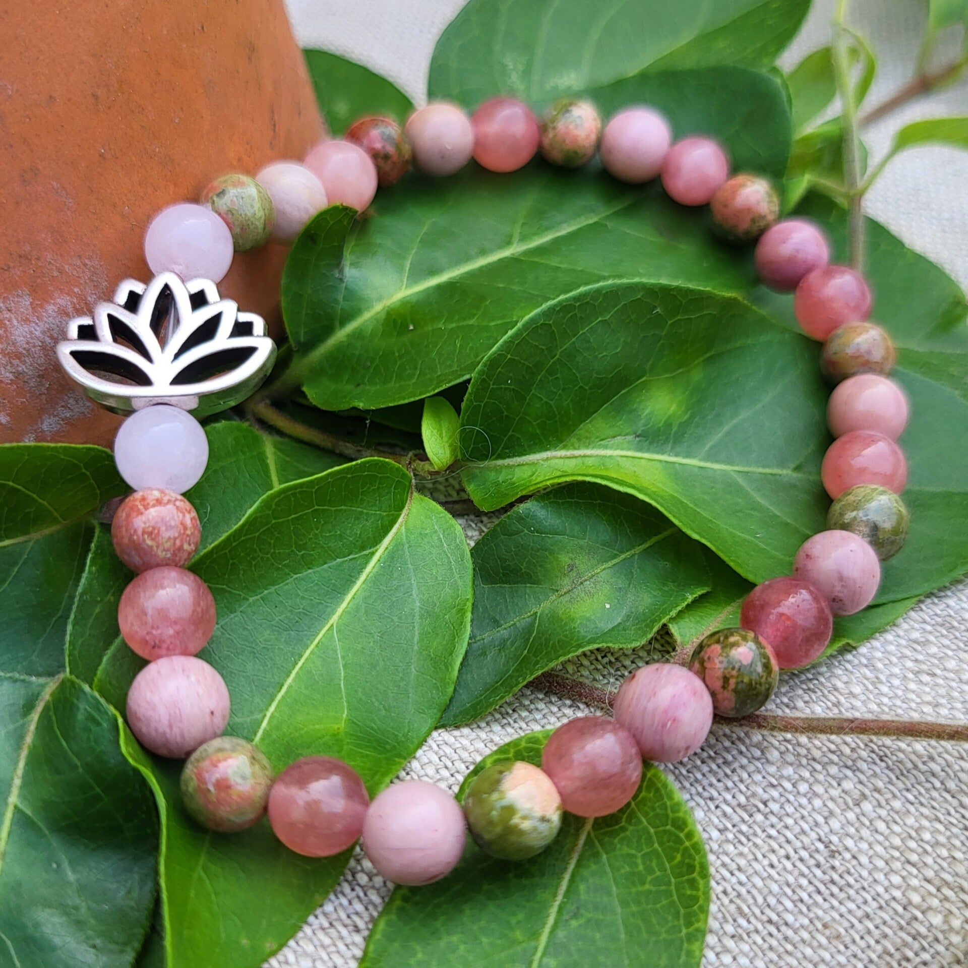 "Lakshmi" - Bracelet Quartz rose, Rhodonite, Unakite