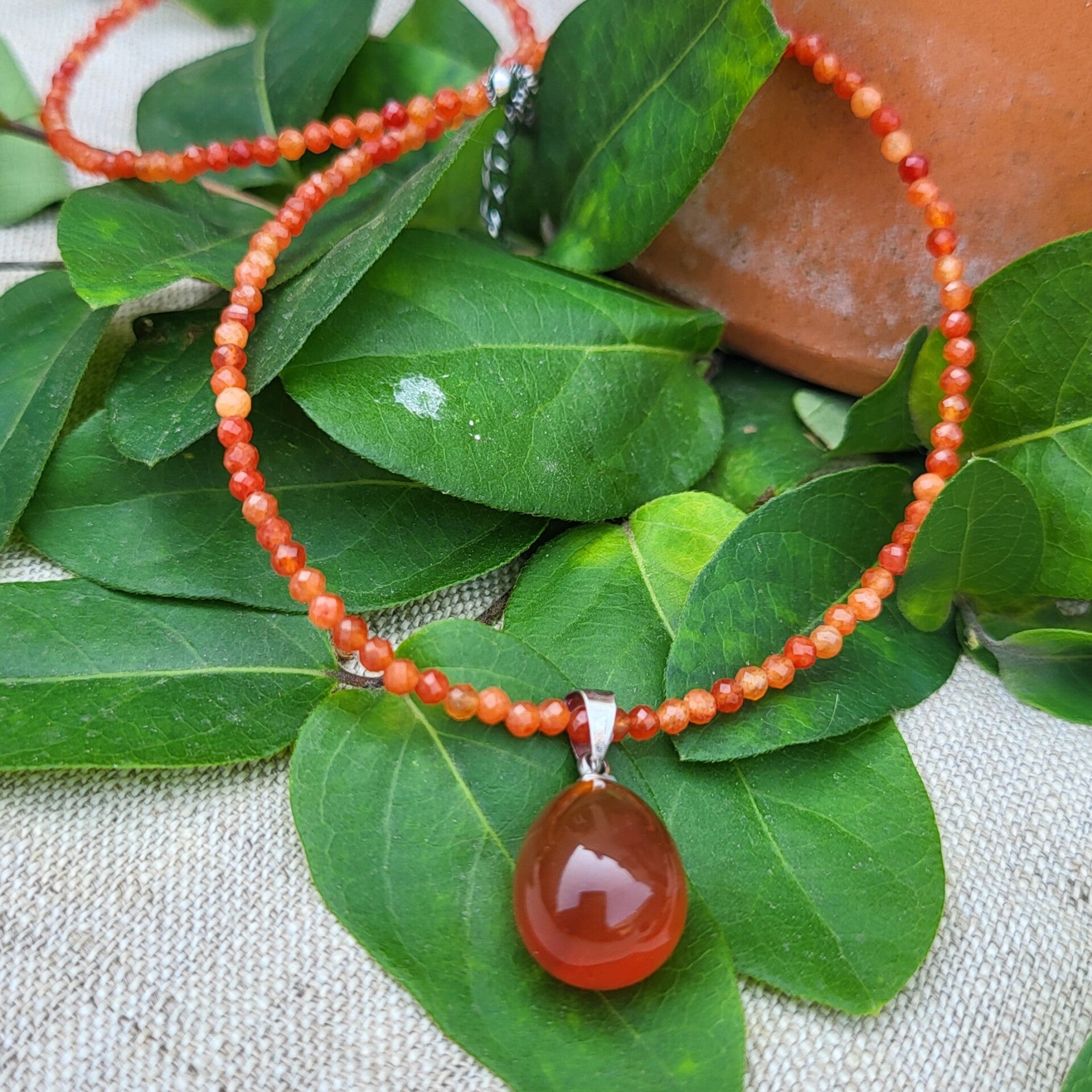 Les Discrets - "Feu du désert" - Collier en Cornaline