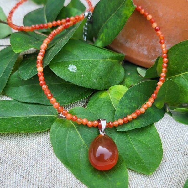 Les Discrets - "Feu du désert" - Collier en Cornaline